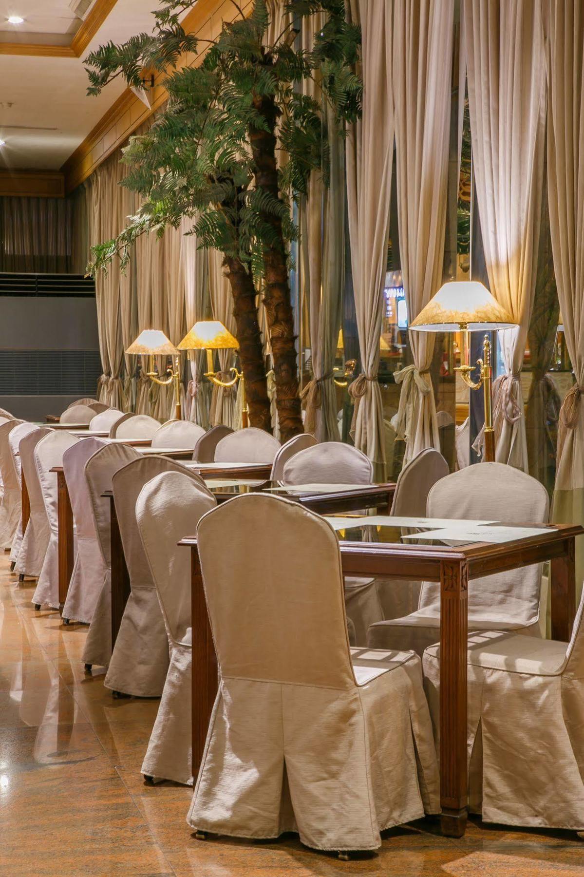 Highness Hotel Guishan Exteriör bild