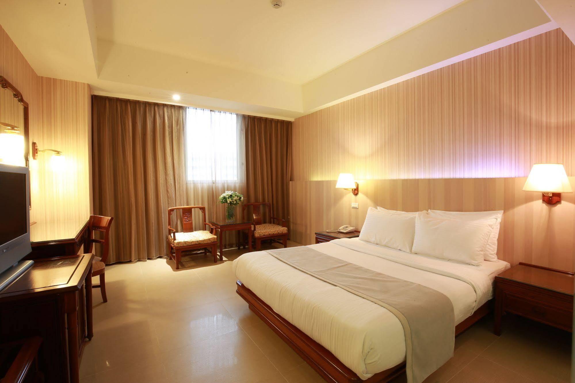 Highness Hotel Guishan Exteriör bild