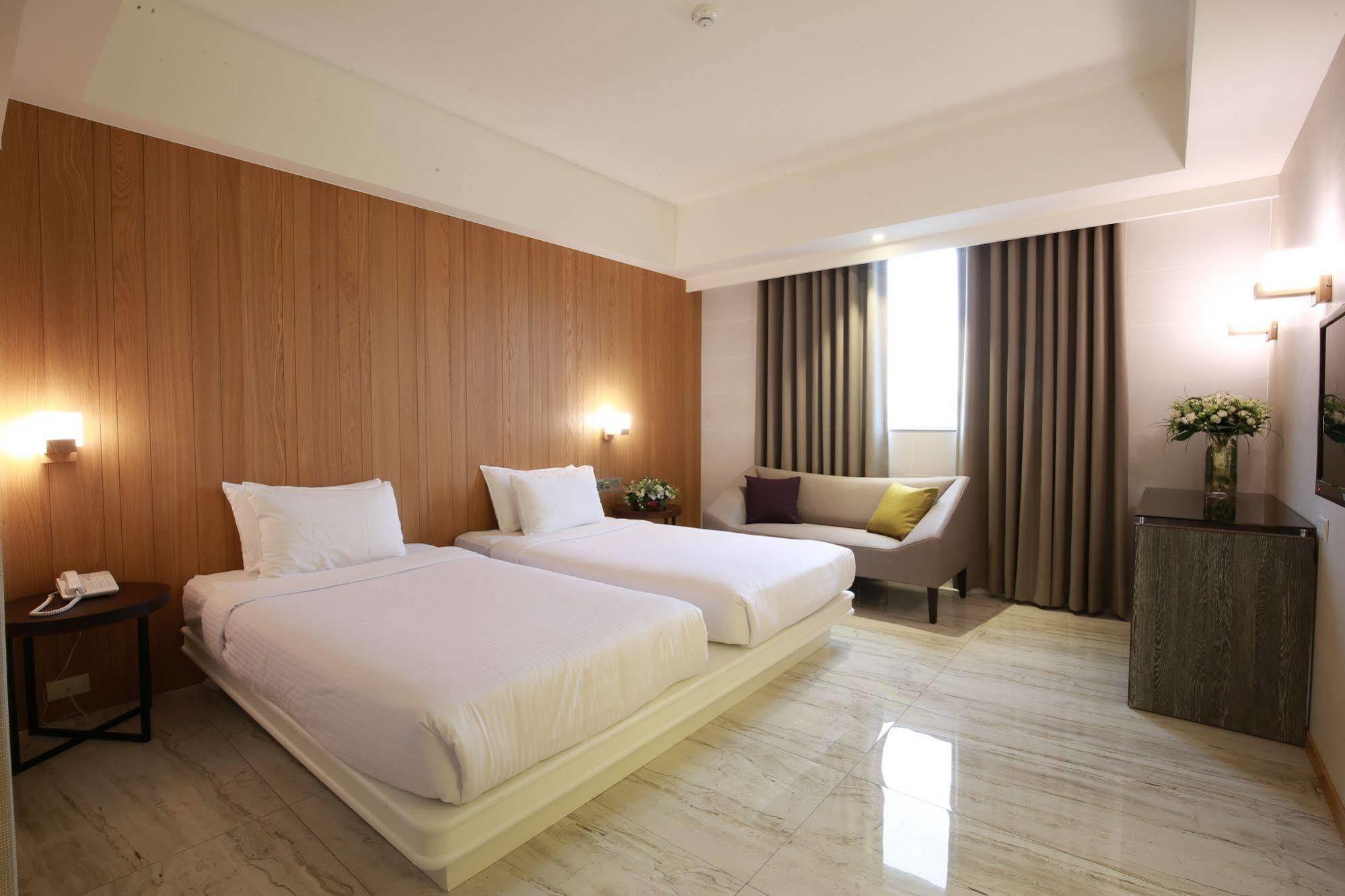 Highness Hotel Guishan Exteriör bild