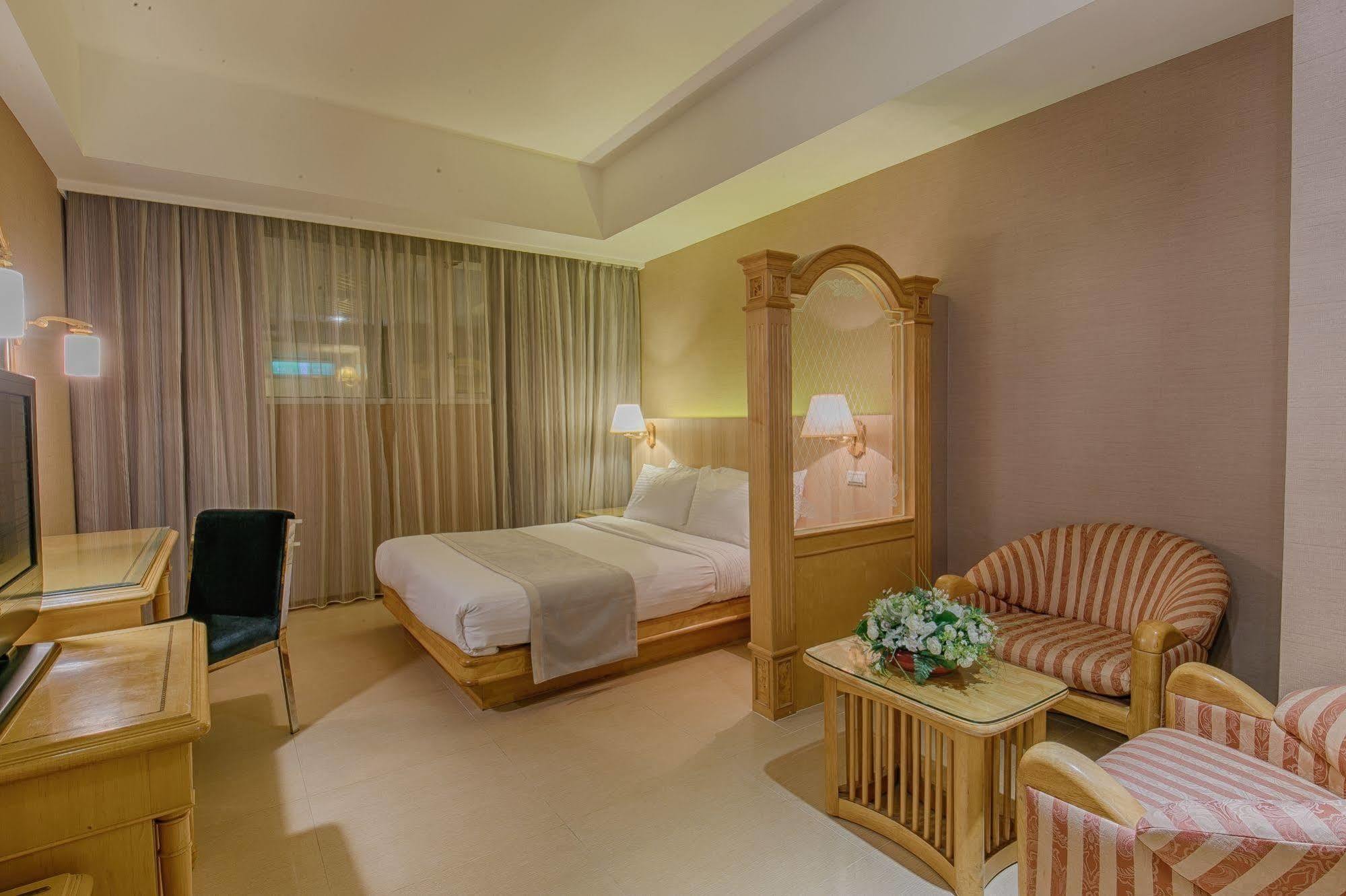 Highness Hotel Guishan Exteriör bild