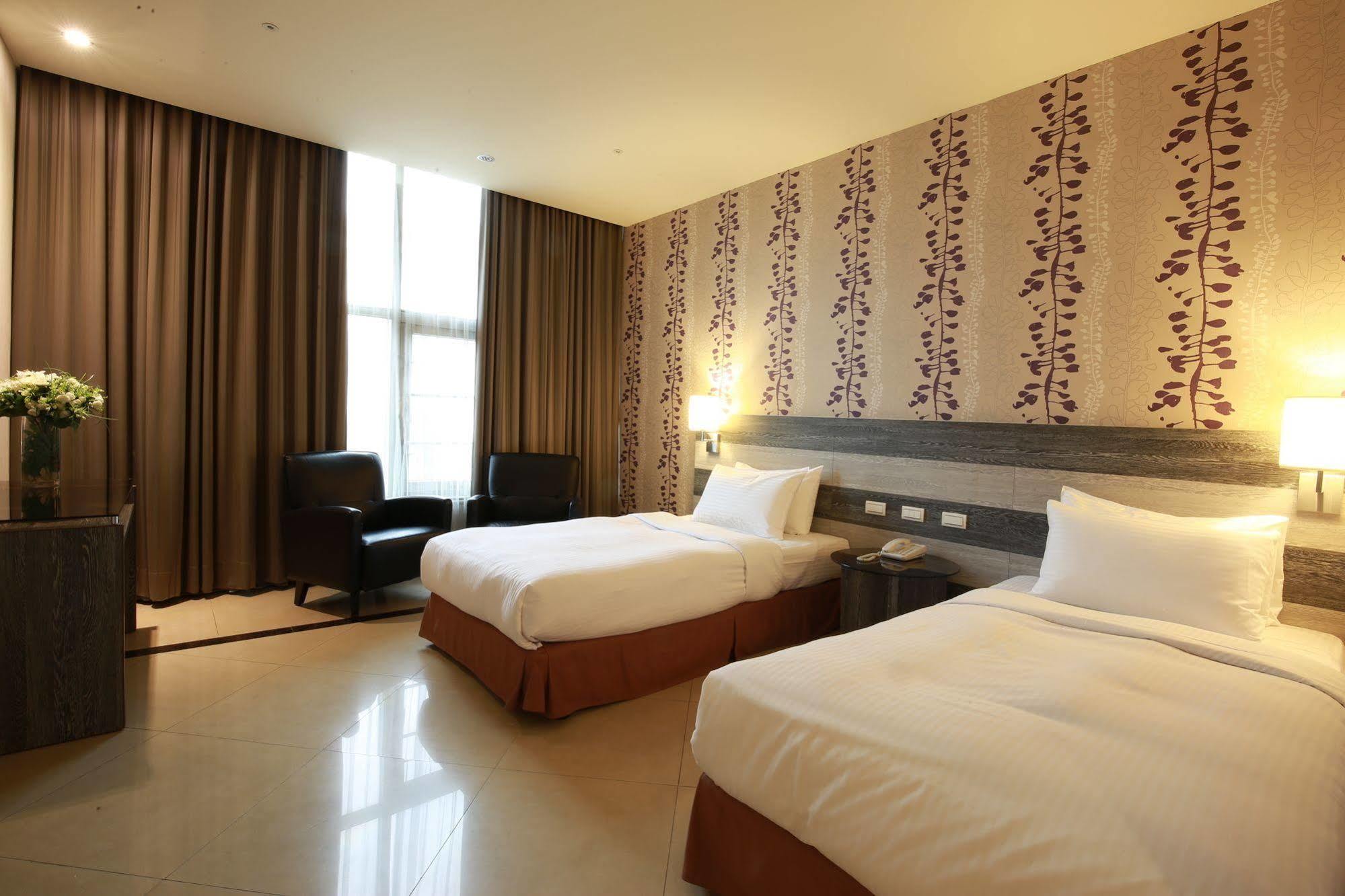 Highness Hotel Guishan Exteriör bild