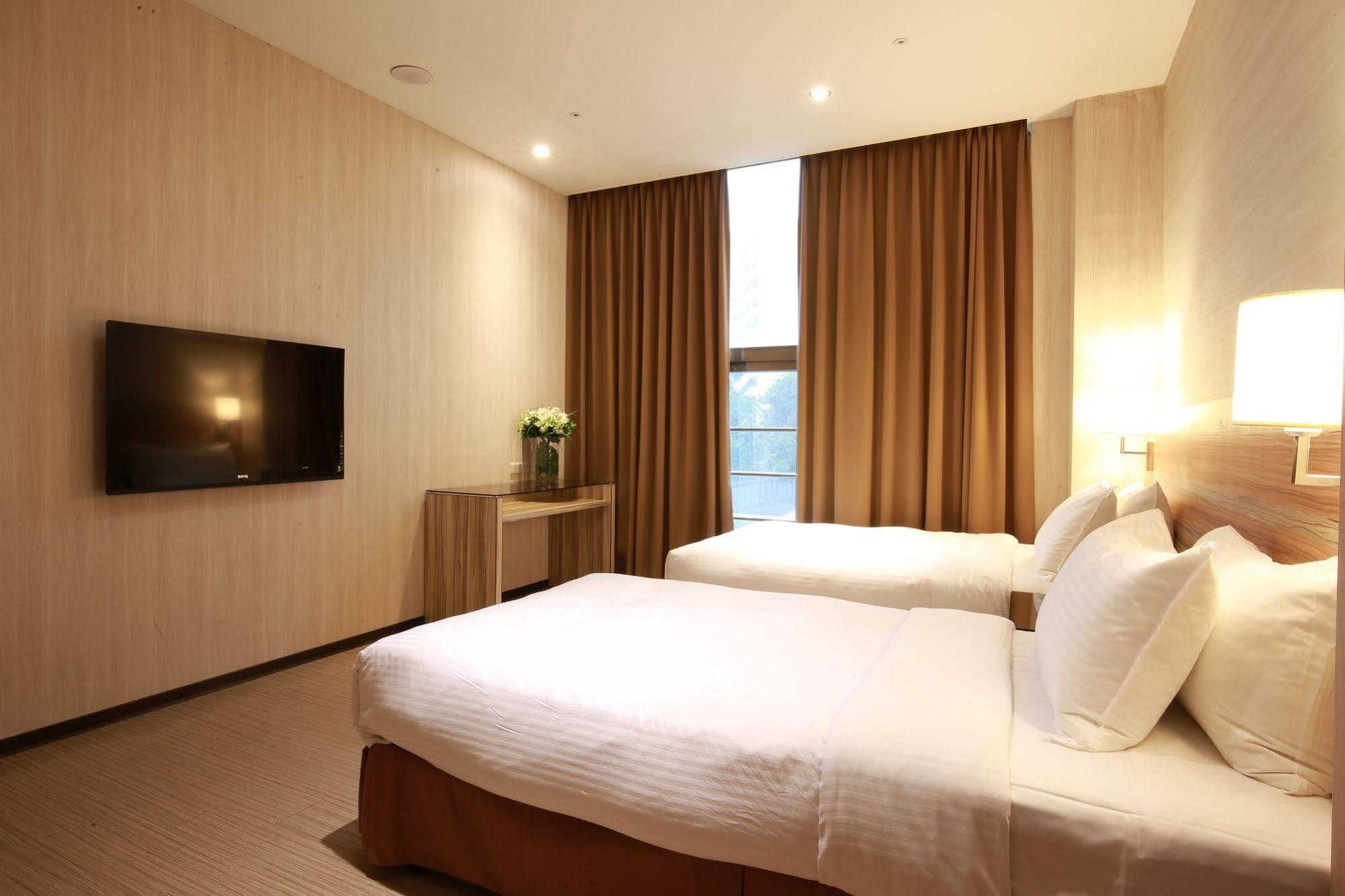 Highness Hotel Guishan Exteriör bild