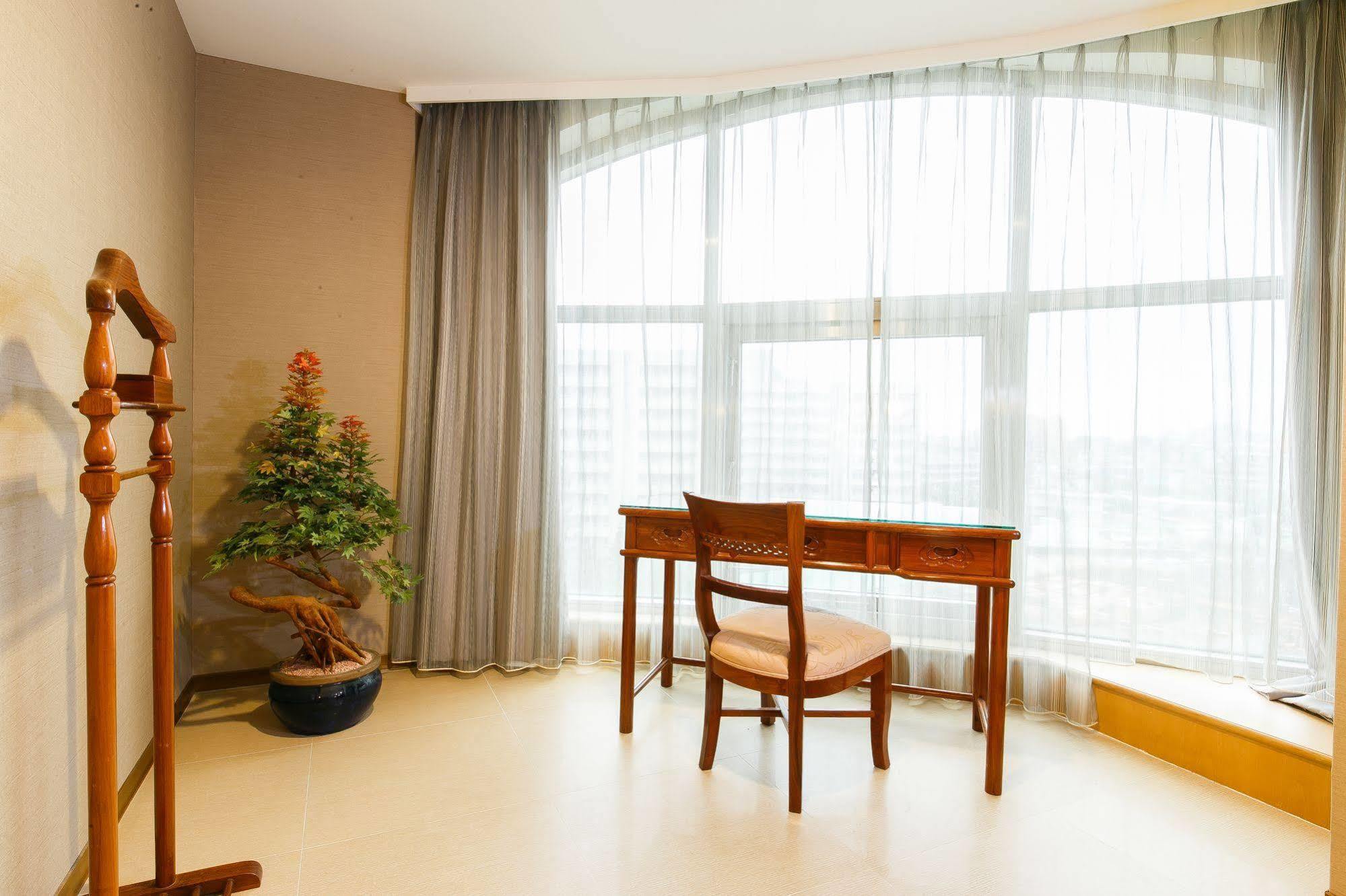 Highness Hotel Guishan Exteriör bild