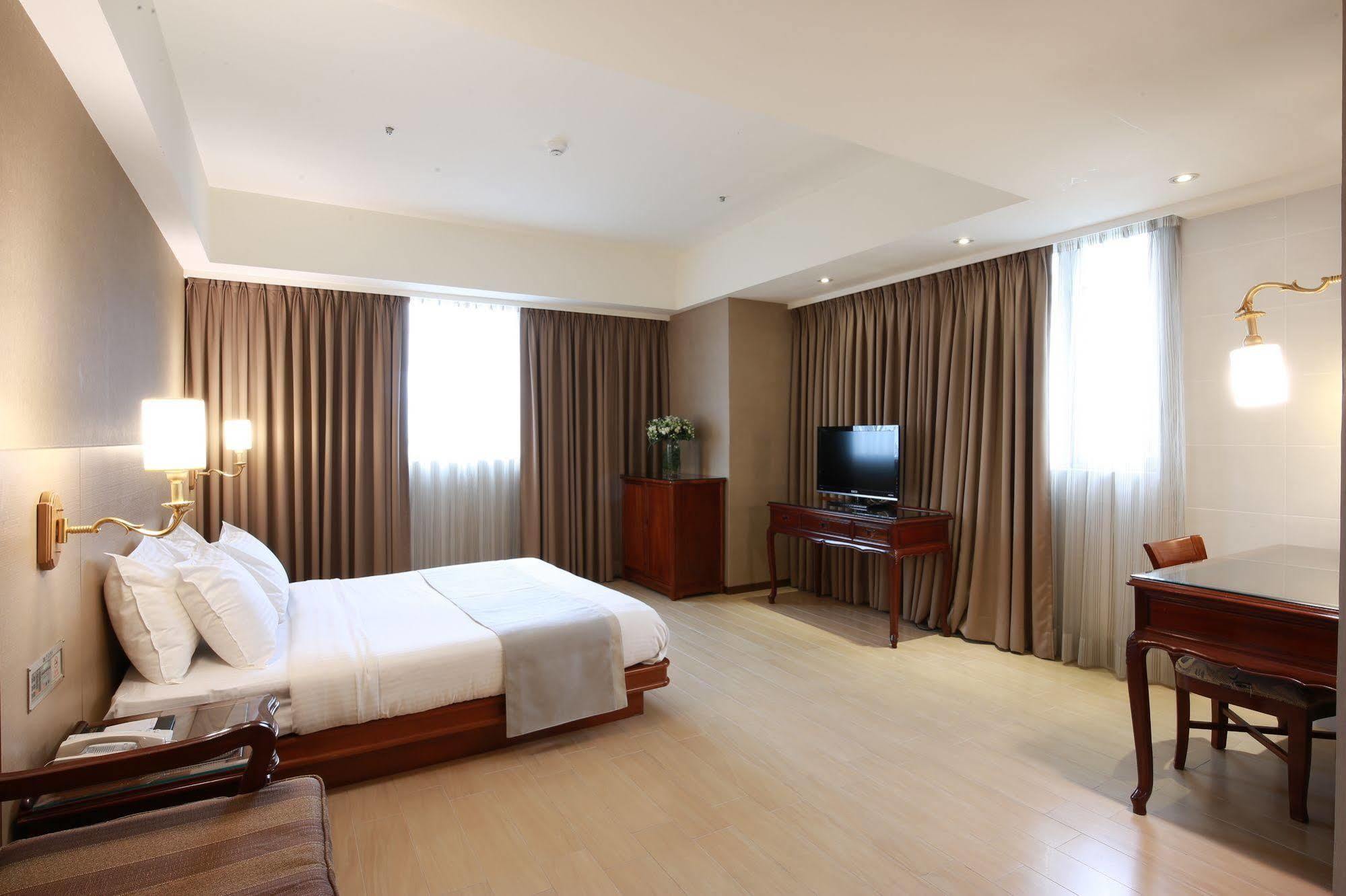 Highness Hotel Guishan Exteriör bild