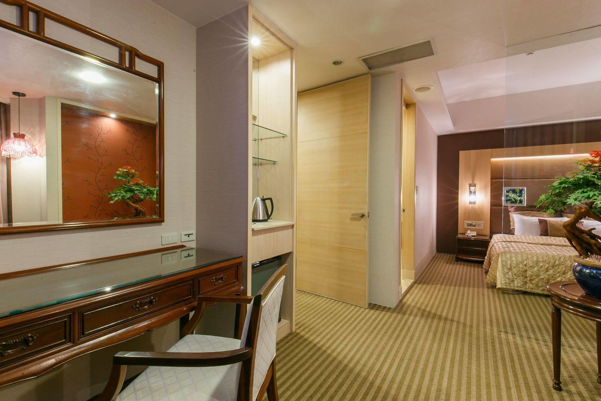 Highness Hotel Guishan Exteriör bild
