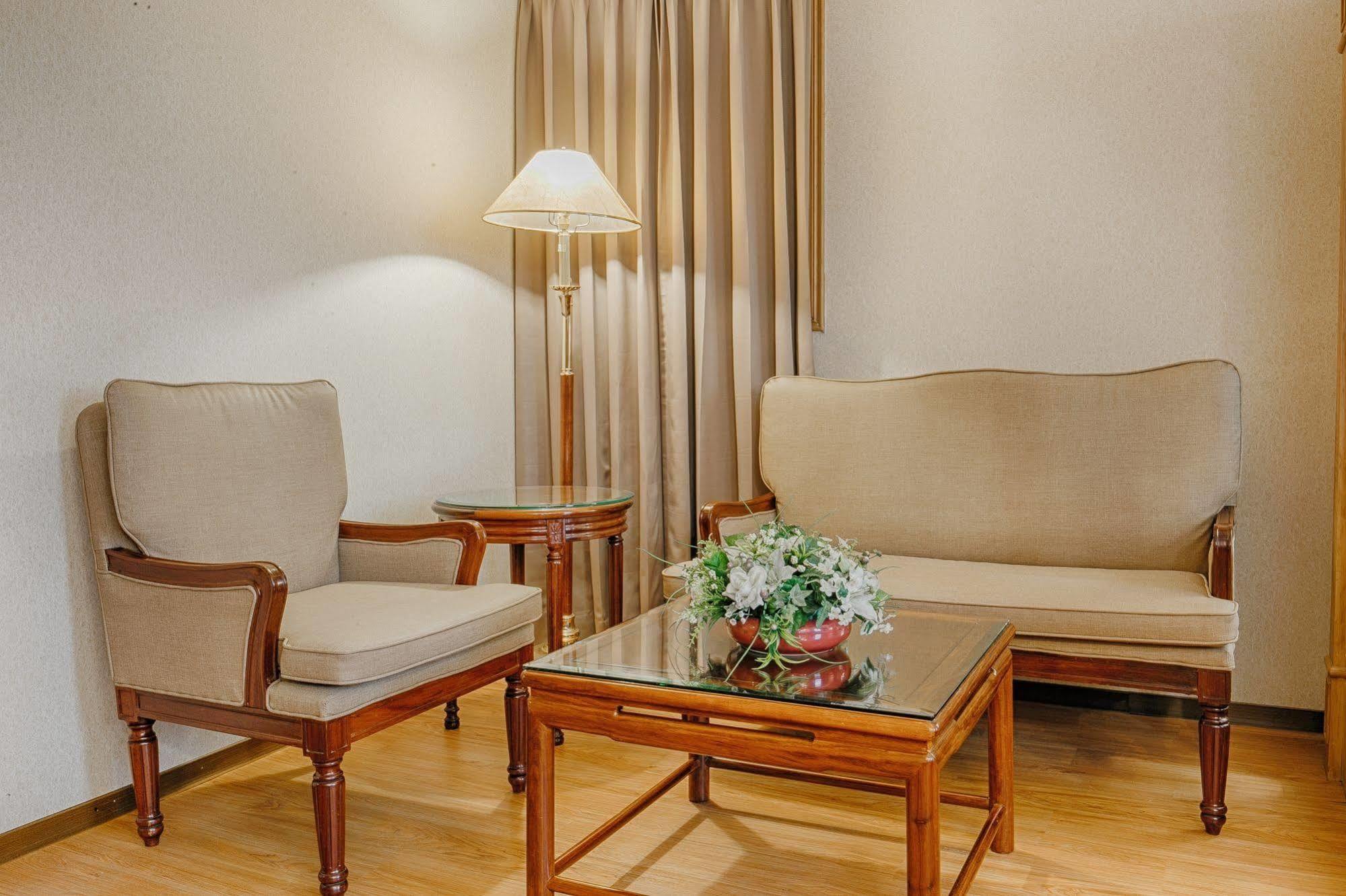 Highness Hotel Guishan Exteriör bild